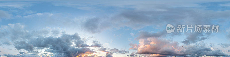 日落天空全景与明亮发光的粉红色积云。HDR 360无缝球形全景。全天顶或天空圆顶3D可视化，天空替代空中无人机全景。